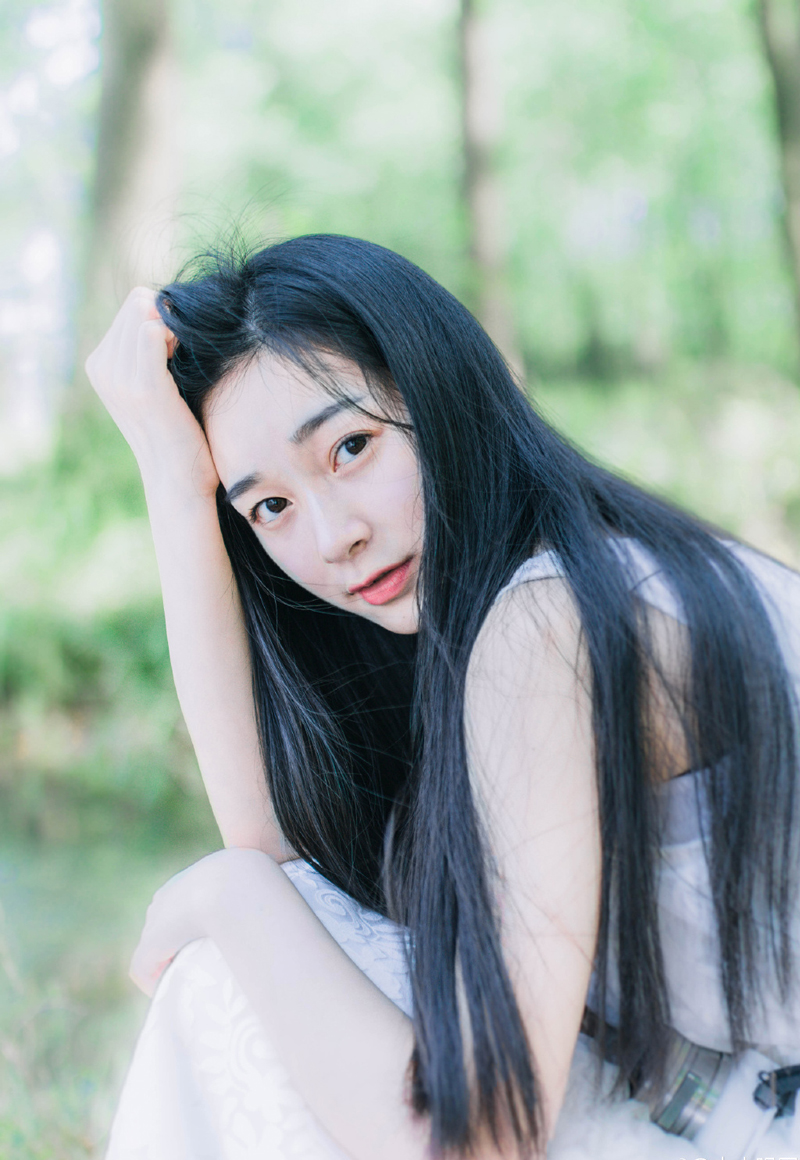 在现在的社会里，我分享快乐，是希望大家看到以后都能快乐。我隐藏痛苦，是害怕大家看到以后更快乐——韩寒